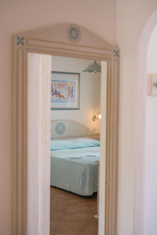 Le Residenze Del Golfo Di Oroseiアパートホテル エクステリア 写真