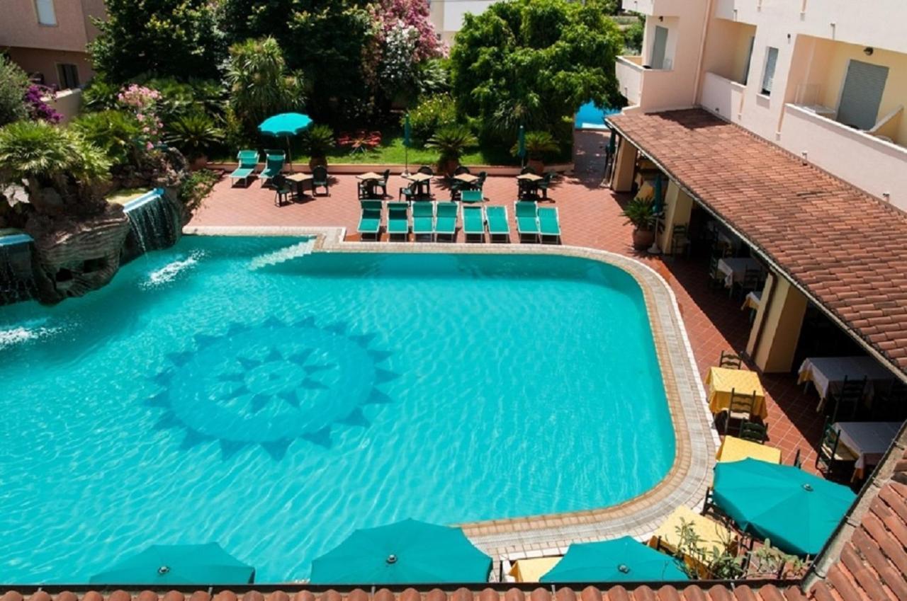 Le Residenze Del Golfo Di Oroseiアパートホテル エクステリア 写真