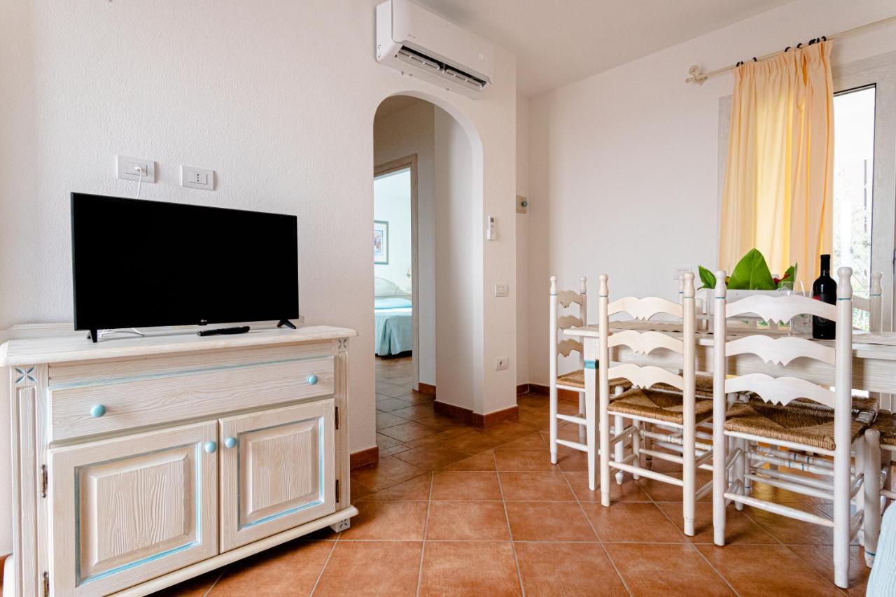 Le Residenze Del Golfo Di Oroseiアパートホテル エクステリア 写真