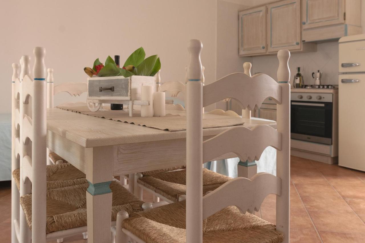 Le Residenze Del Golfo Di Oroseiアパートホテル エクステリア 写真