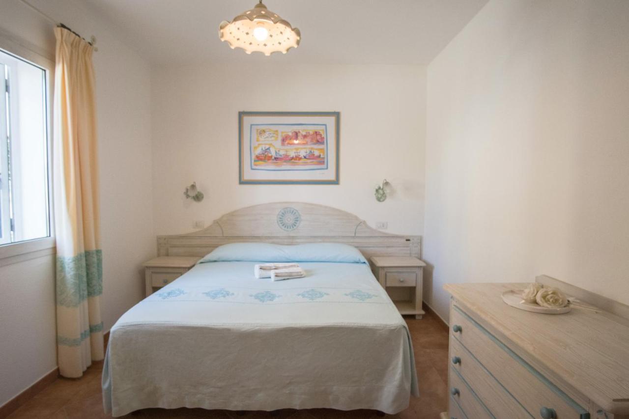 Le Residenze Del Golfo Di Oroseiアパートホテル エクステリア 写真