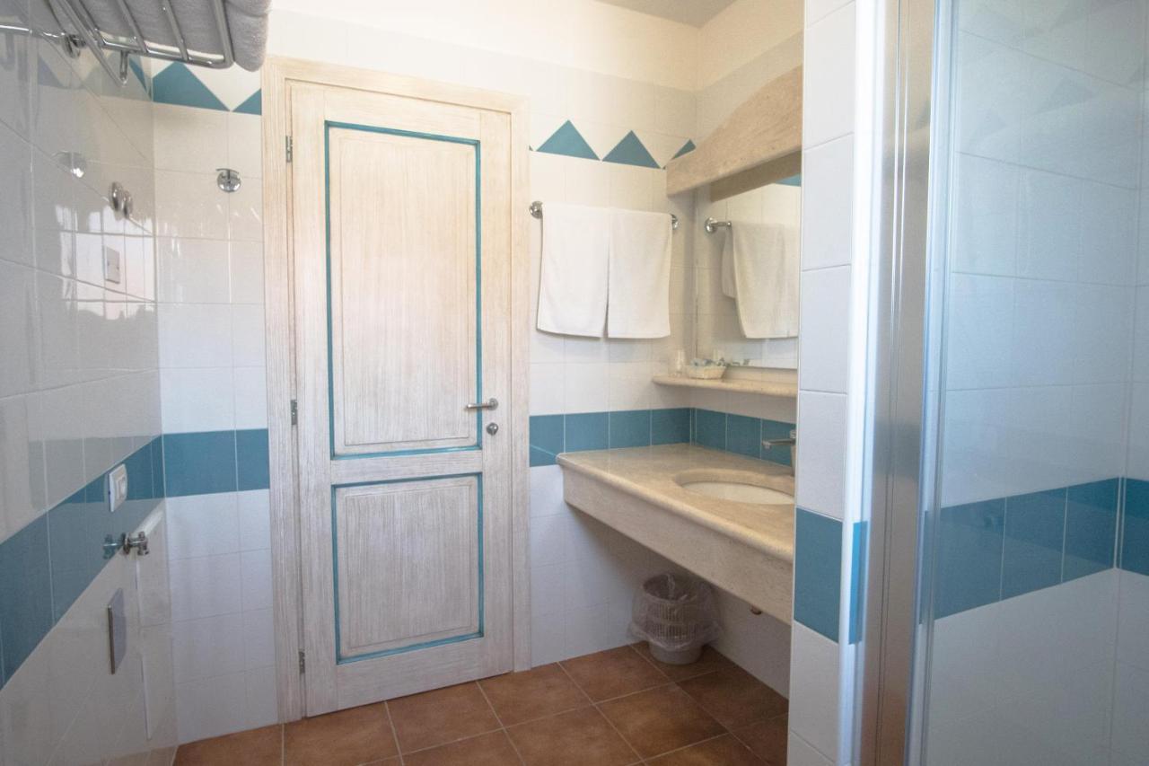 Le Residenze Del Golfo Di Oroseiアパートホテル エクステリア 写真