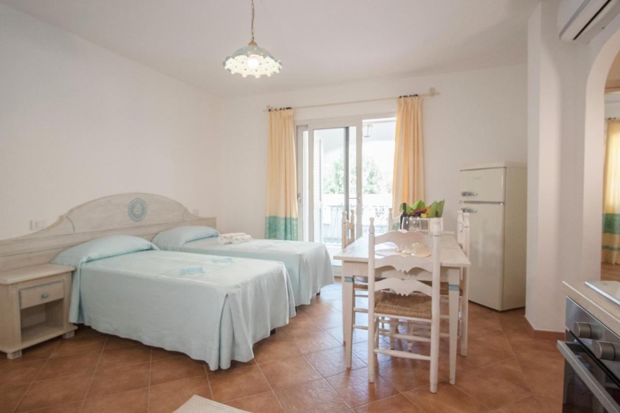 Le Residenze Del Golfo Di Oroseiアパートホテル エクステリア 写真
