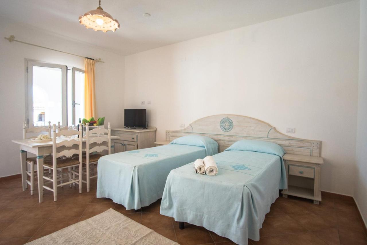 Le Residenze Del Golfo Di Oroseiアパートホテル エクステリア 写真