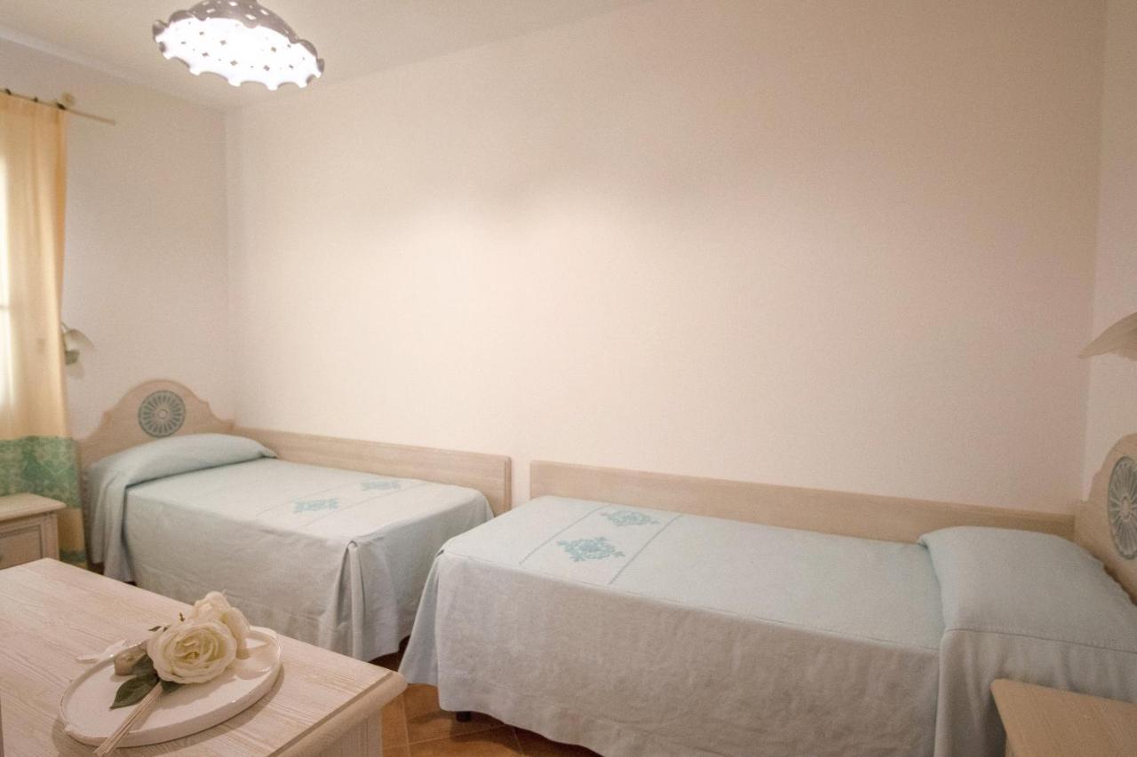Le Residenze Del Golfo Di Oroseiアパートホテル エクステリア 写真
