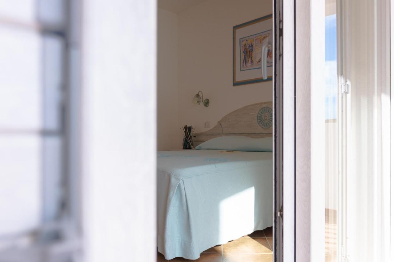 Le Residenze Del Golfo Di Oroseiアパートホテル エクステリア 写真
